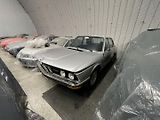 BMW Řada 5 (1974) 525i E12 REZEVOVÁNO - náhled 1