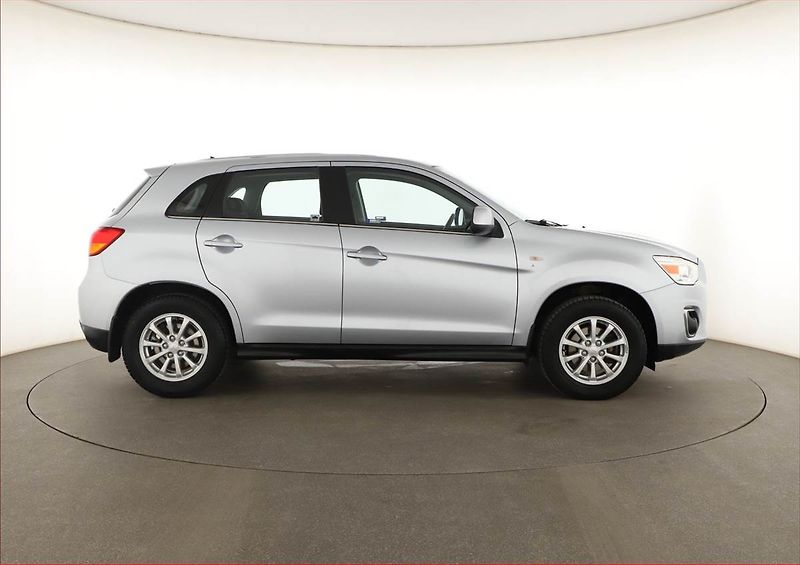 Mitsubishi ASX (2013) 1.8 DI-D MIVEC, 4X4, ČR,1.maj - fotka 6 z 16