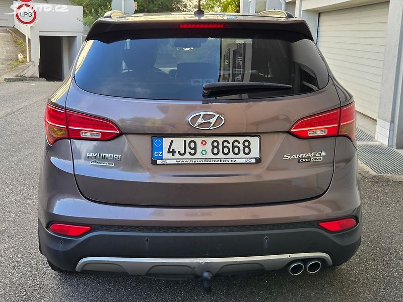 Hyundai Santa Fe (2014) 2.2 CRDI Aut 4x4 Max Výbava - fotka 7 z 33