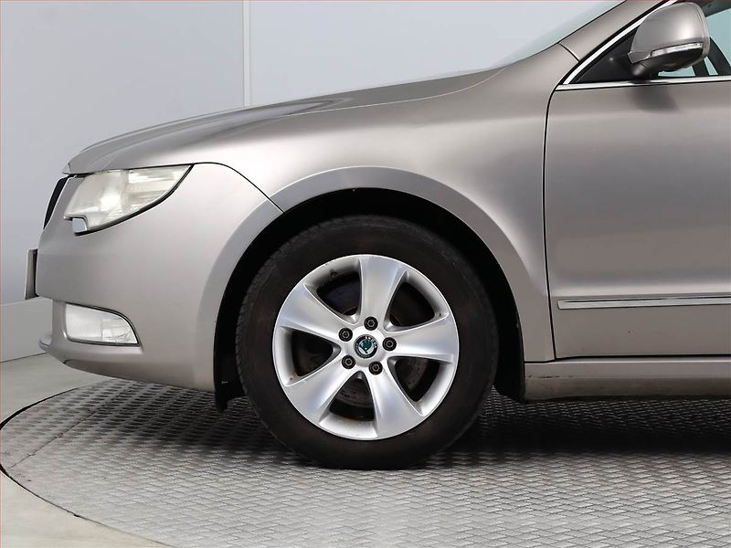 Škoda Superb (2010) 2.0 TDI, nová STK, Tažné - fotka 12 z 14