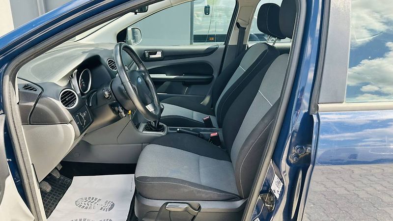 Ford Focus 1,4 16V 59kW MT5/0216 - fotka 7 z 22