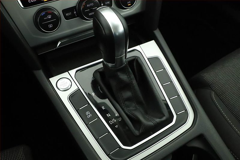 Volkswagen Passat (2019) 2.0 TDI, Automat, Navi - fotka 14 z 21