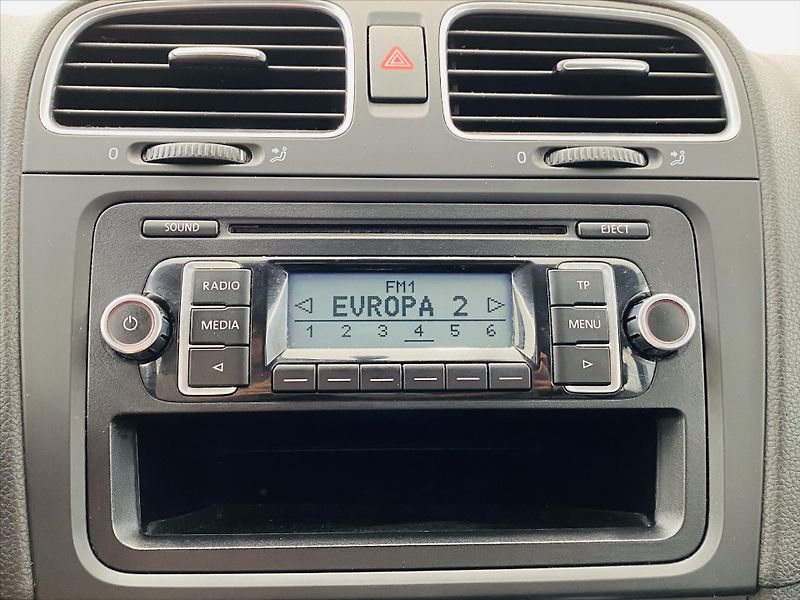 Volkswagen Golf 1,6 TDI 77kW - fotka 15 z 22