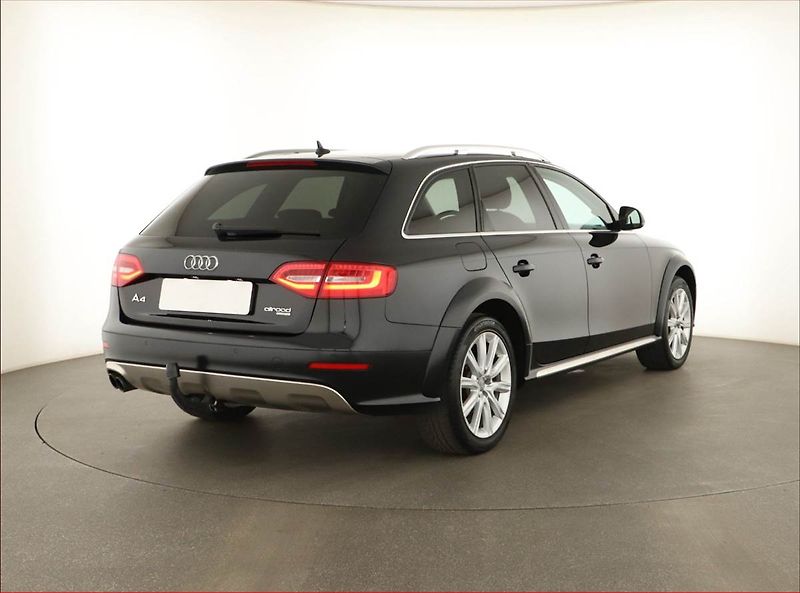 Audi A4 Allroad (2013) 2.0 TDI, 4X4, Automat - fotka 5 z 17
