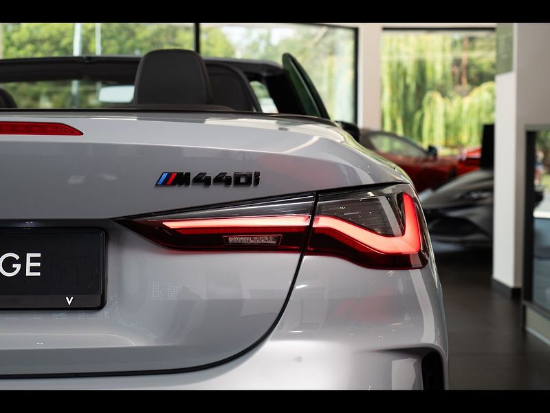 BMW Ostatní M440i xDrive Cabrio HarmanKard - fotka 24 z 26
