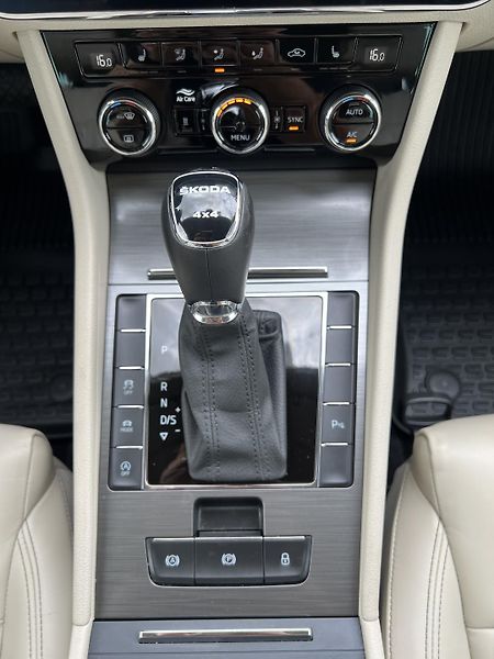 Škoda Superb 2.0TDi 147kw 4x4 ČR 1.MAJ DPH - fotka 28 z 50