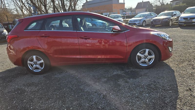 Hyundai i30 1.6GDI STYLE  99KW - fotka 7 z 44
