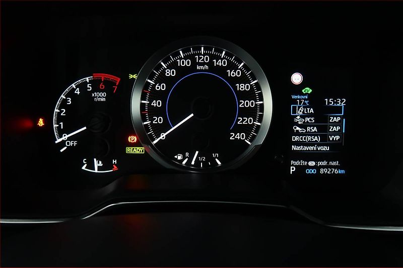 Toyota Corolla (2021) 1.8 Hybrid - fotka 11 z 20