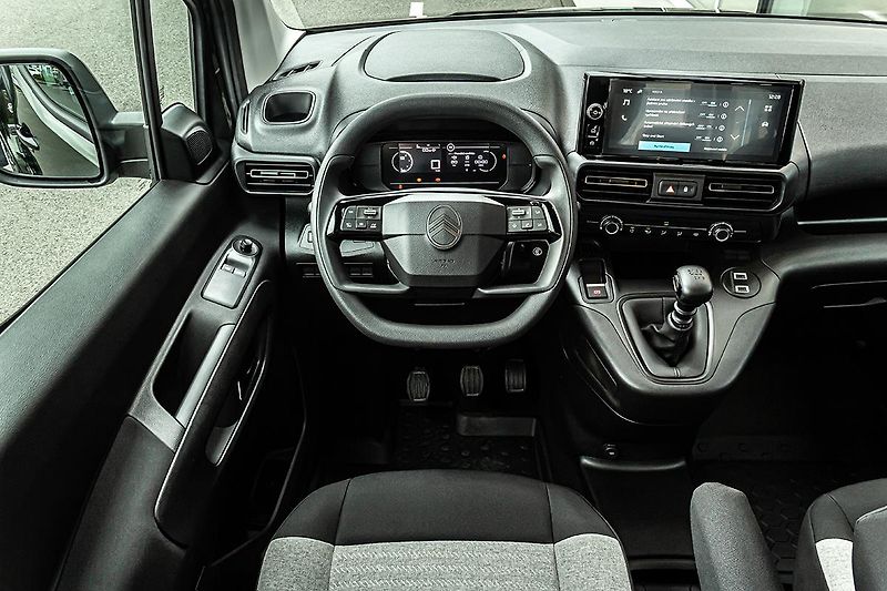 Citroën Berlingo (2026) 1,2 PLUS Petrol 110k Manual - fotka 12 z 17