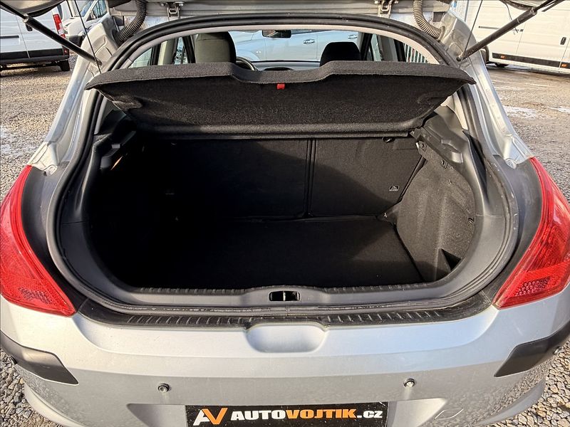 Peugeot 308 1,4 16V KLIMA - fotka 19 z 23
