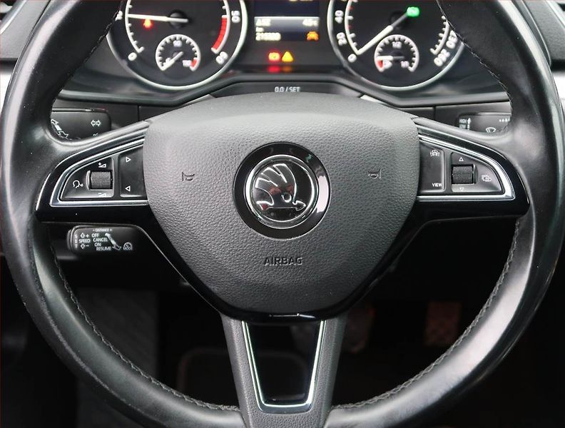 Škoda Superb (2018) 2.0 TDI, 4X4, Automat, Kůže - fotka 19 z 24