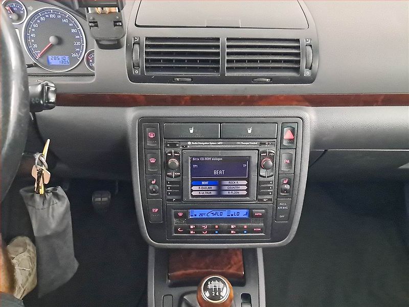 Volkswagen Sharan (2008) 2.0 TDI, Xenony, Tempomat - fotka 12 z 17