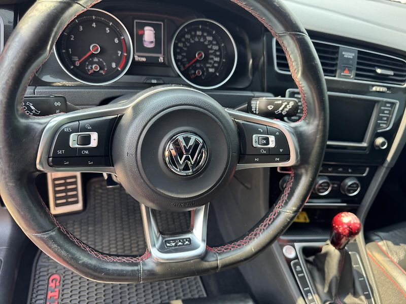 Volkswagen Golf 2.0 GTI 169KW - fotka 15 z 16