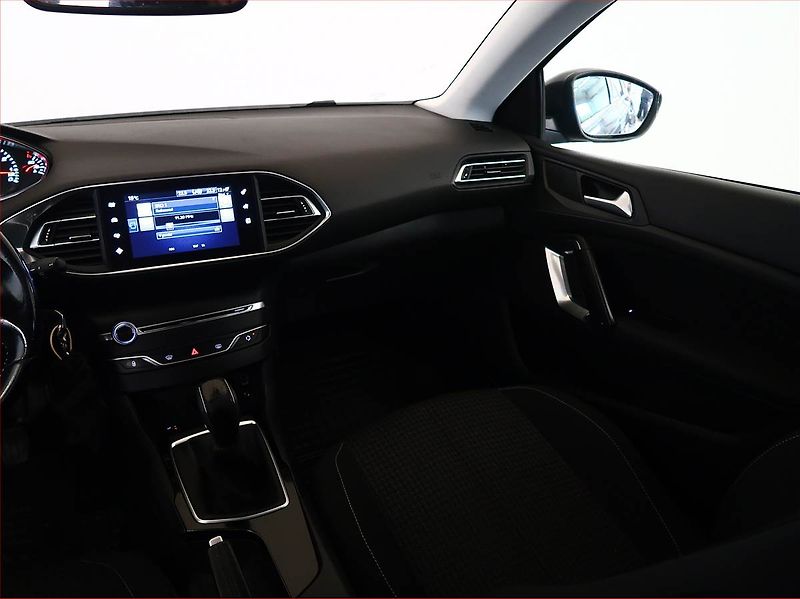 Peugeot 308 (2017) 1.2 PureTech, Navi, Tempomat - fotka 8 z 15