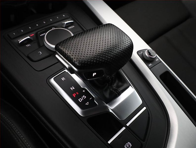 Audi A4 (2016) S-Line 2.0 TDI, Automat - fotka 11 z 19