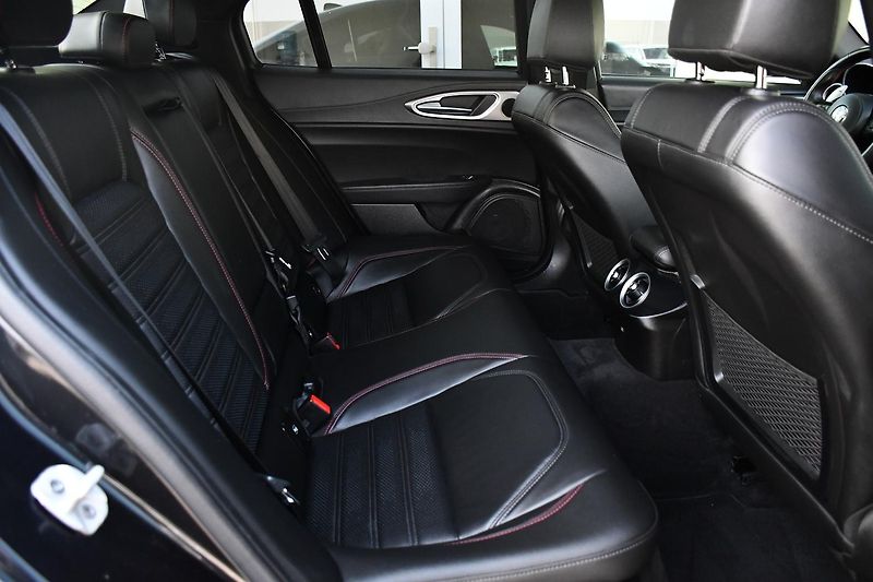 Alfa Romeo Giulia 2.0T 16V 206kW COMPETIZIONE 1M - fotka 21 z 43