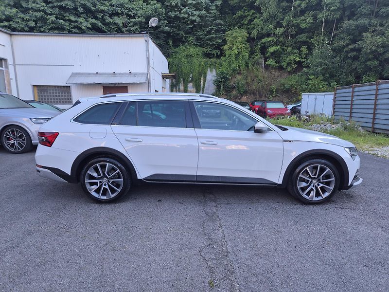 Škoda Superb Combi Scout TDi,140kw,DSG,4x4 - fotka 7 z 13