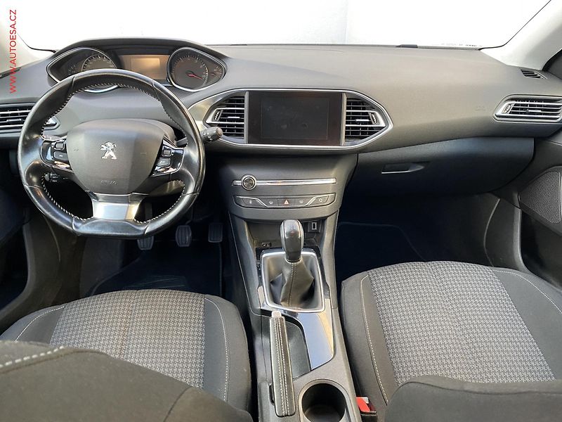 Peugeot 308 (2018) 1.2 PT, 2.maj,ČR, Active, - fotka 8 z 15