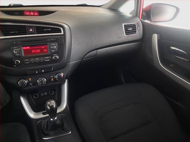 Kia Ceed (2017) 1.6 GDI, Serv.kniha, Tempomat - fotka 8 z 18