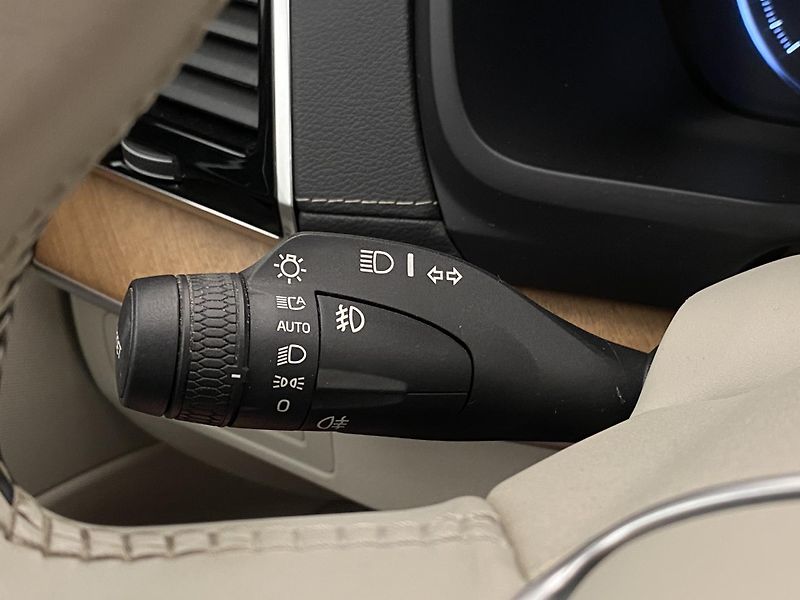Volvo XC90 D5 AWD INSCRIPTION REZERVACE - fotka 21 z 56