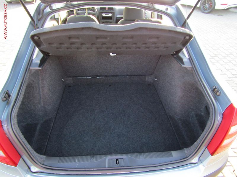 Škoda Octavia (2006) 1.6MPi, ČR - fotka 7 z 15