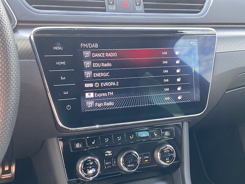 Škoda Superb (2022) Combi 2.0 TDI DSG Sportline - fotka 16 z 35