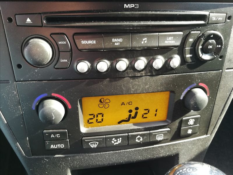 Citroën C4 1,6 HDi - fotka 10 z 20