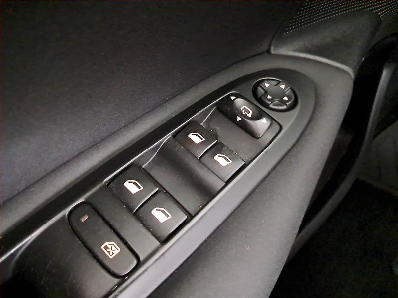 Citroën C4 (2012) 1.6 HDi, Serv.kniha, Tempomat - fotka 18 z 19