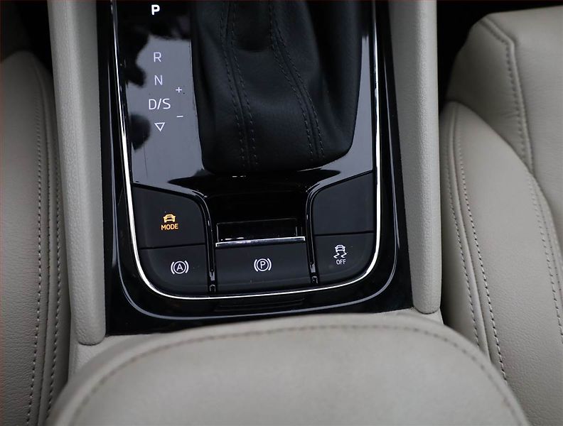 Škoda Karoq (2017) Style Plus 1.5 TSI - fotka 13 z 19