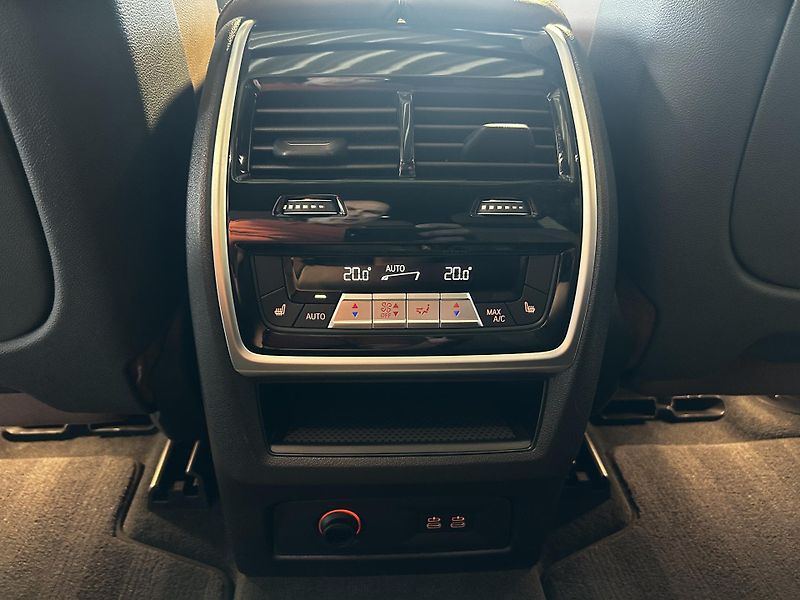 BMW X7 (2021) M50d Last Edition 1/100 - fotka 14 z 20