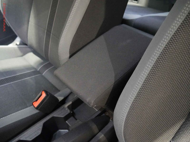 Volkswagen Polo (2019) 1.0 TSI, 2.maj,ČR, AC, temp. - fotka 16 z 17