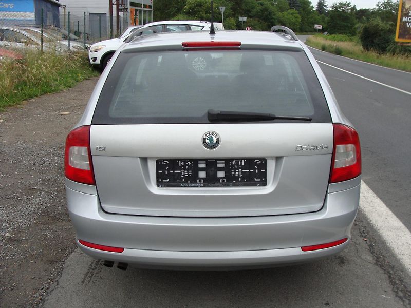 Škoda Octavia 1.4 TSi, 90 kW, klimatizace - fotka 4 z 27
