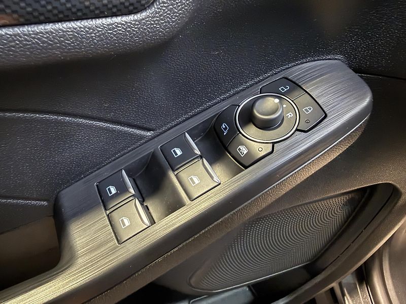 Ford Kuga 2.5 Duratec Hybrid HEV ST-Line - fotka 10 z 15