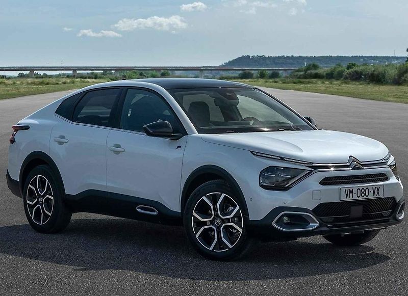 Citroën C4 X je absolutní novinkou a v segmentu patří k těm největším modelům