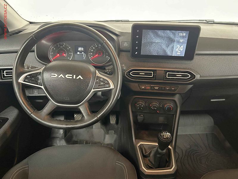 Dacia Sandero (2023) 1.0TCe, ČR, AC, park.kamera - fotka 8 z 15