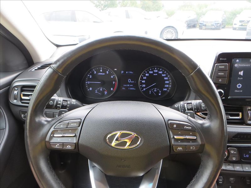 Hyundai i30 1,0 T-GDI DCT Comfort ČR - fotka 20 z 23