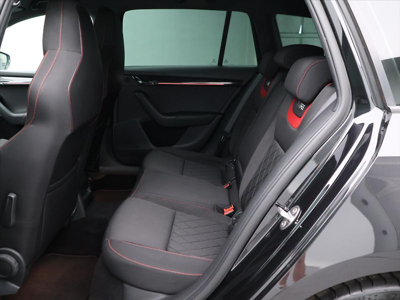 Škoda Octavia 2,0 TDI 135kW CZ Challenge DSG - fotka 14 z 28