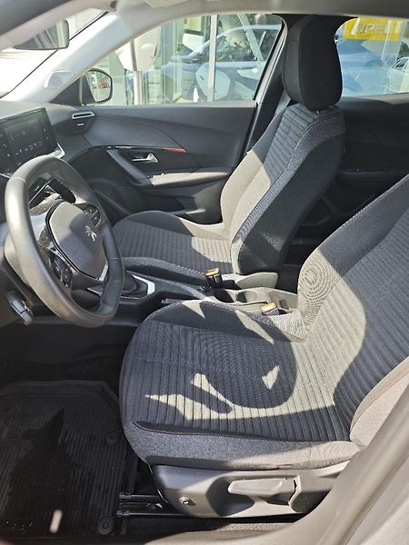 Peugeot 2008 (2022) Active - fotka 8 z 19
