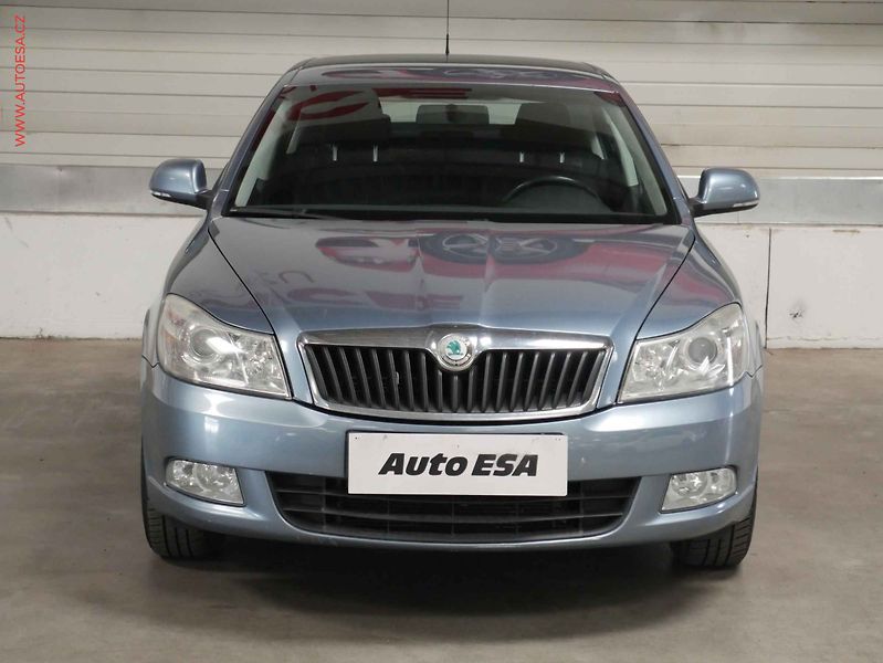 Škoda Octavia (2010) 1.9 TDI, ČR, AC, TZ, temp. - fotka 2 z 16