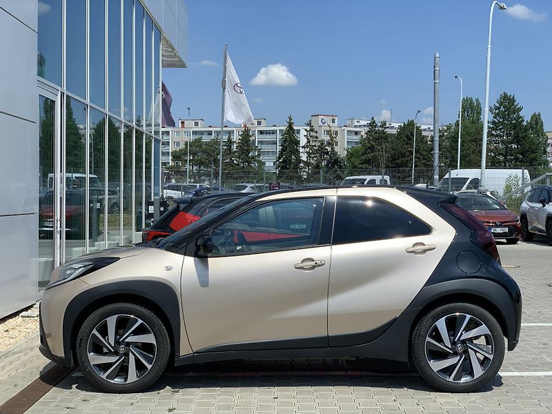 Toyota Aygo X EXECUTIVE SMART 1.0 VVT-i AT - fotka 14 z 28