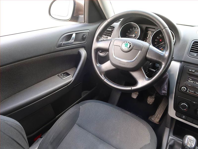 Škoda Yeti (2010) 2.0 TDI, 4X4, Tempomat - fotka 7 z 17