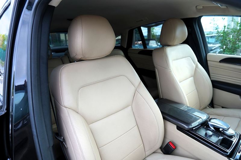 Mercedes-Benz GLE 350d 4Matic AMG/tažné/Harman - fotka 30 z 46