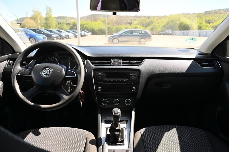 Škoda Octavia 1.6TDI 77KW Ambition rezervace - fotka 13 z 49