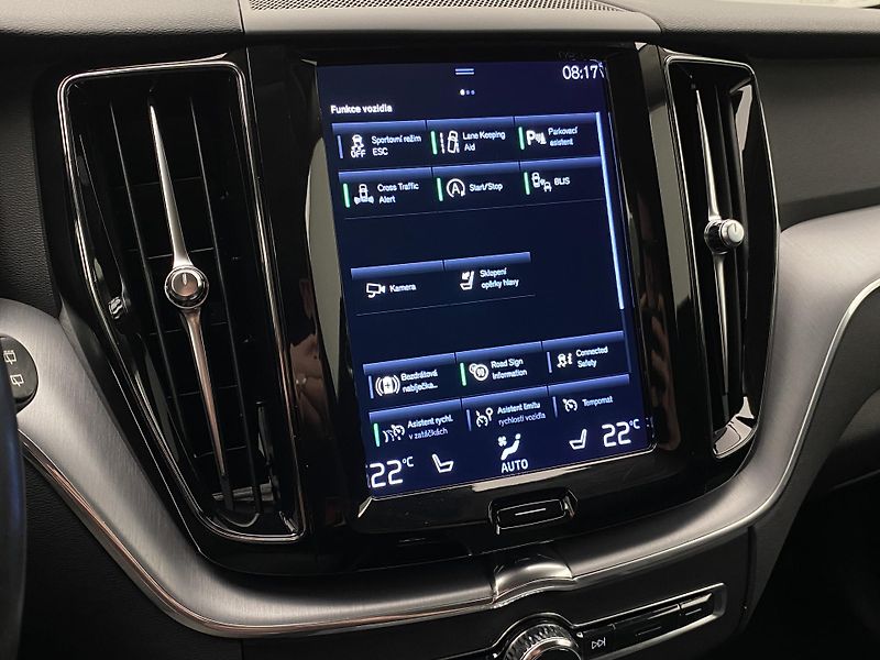 Volvo XC60 B4 AWD MOMENTUM AUT  - fotka 39 z 47