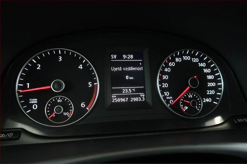 Volkswagen Touran (2012) 1.6 TDI, Navi, Tempomat - fotka 11 z 15