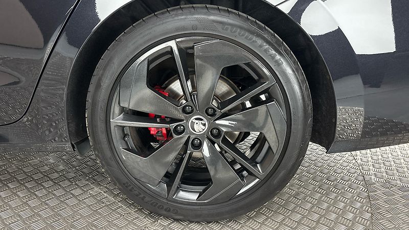 Škoda Octavia 2.0 TDI DSG 4x4 RS - fotka 19 z 28