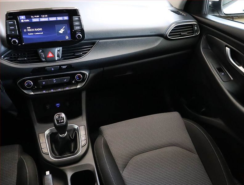 Hyundai i30 (2022) 1.5 DPI, ČR,1.maj, Serv.kniha - fotka 8 z 21
