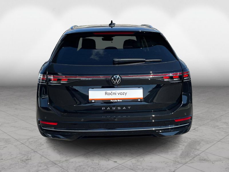 Volkswagen Passat ELEGANCE 2,0 TDI 7DSG 110 kW - fotka 7 z 25