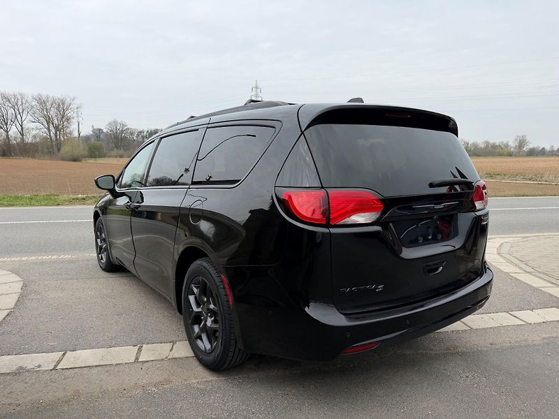 Chrysler Pacifica (2019) 3,6 Pentastar S Radar 360 2019 - fotka 3 z 20