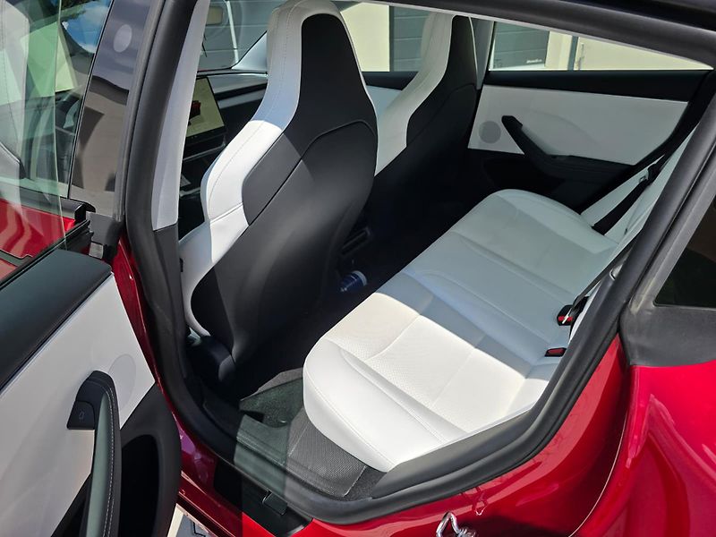 Tesla Model 3 (2024) Performance Highland - fotka 10 z 15